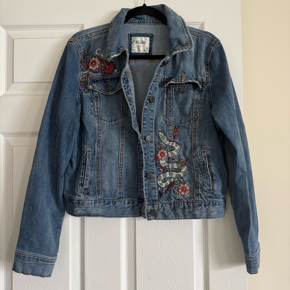 Mudd Floral Snake Distressed Denim Jacket / Size XL
